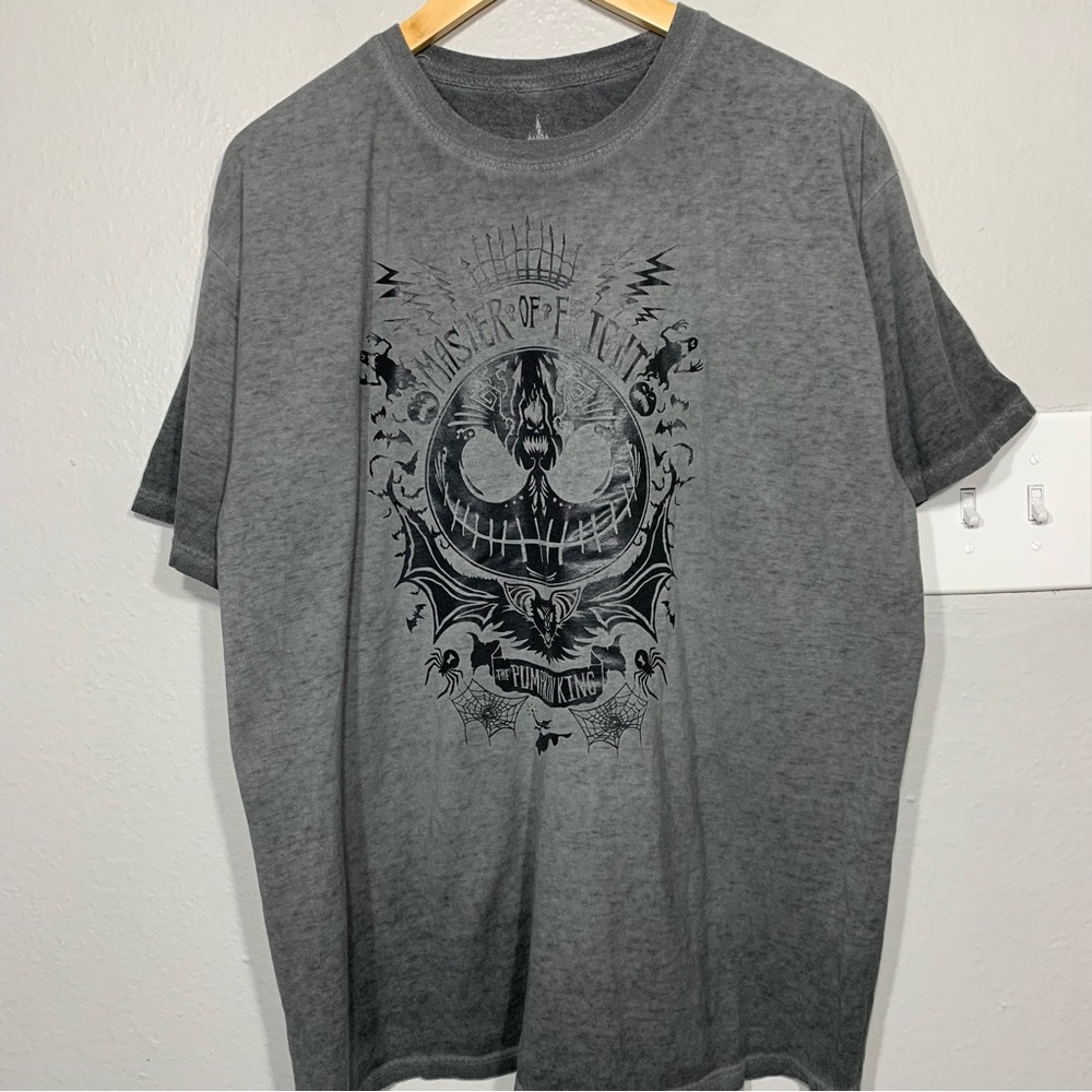 Disney Nightmare Before Christmas Skellington Master of Fright Gray Tee Large